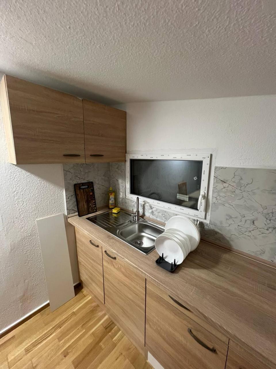 Messe Und Monteurzimmer Sehnde Esterno foto